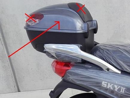 PLASTICA SUPERIORE PORTAPACCHI BAULETTO POSTERIORE - bici elettrica scooter sky II tipo z-tech