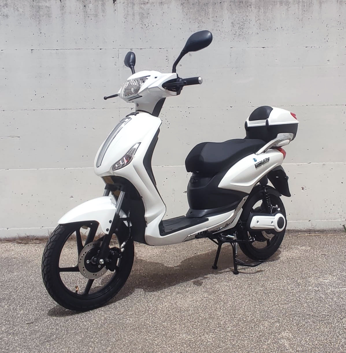 Scooter Elettrico X-TECH 1250W 48V 20AH - TARGABILE