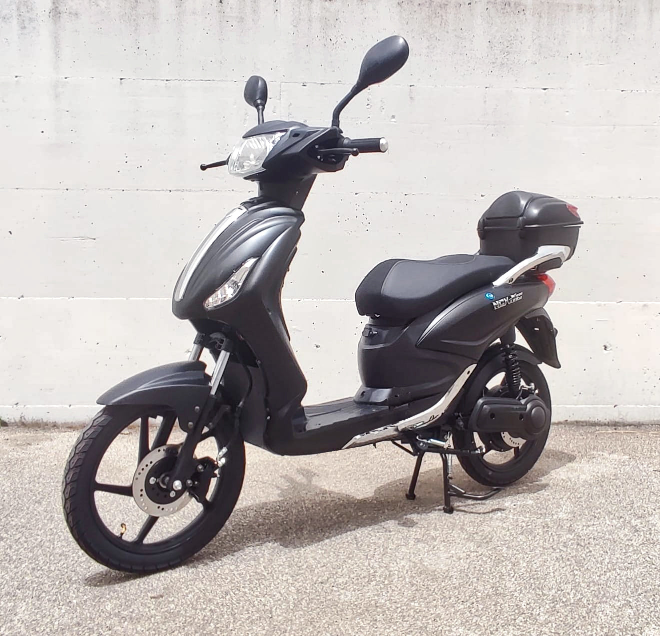 Scooter Elettrico X-TECH 1250W 48V 20AH - TARGABILE
