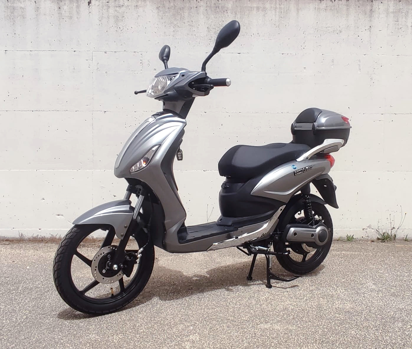 Scooter Elettrico X-TECH 1250W 48V 20AH - TARGABILE