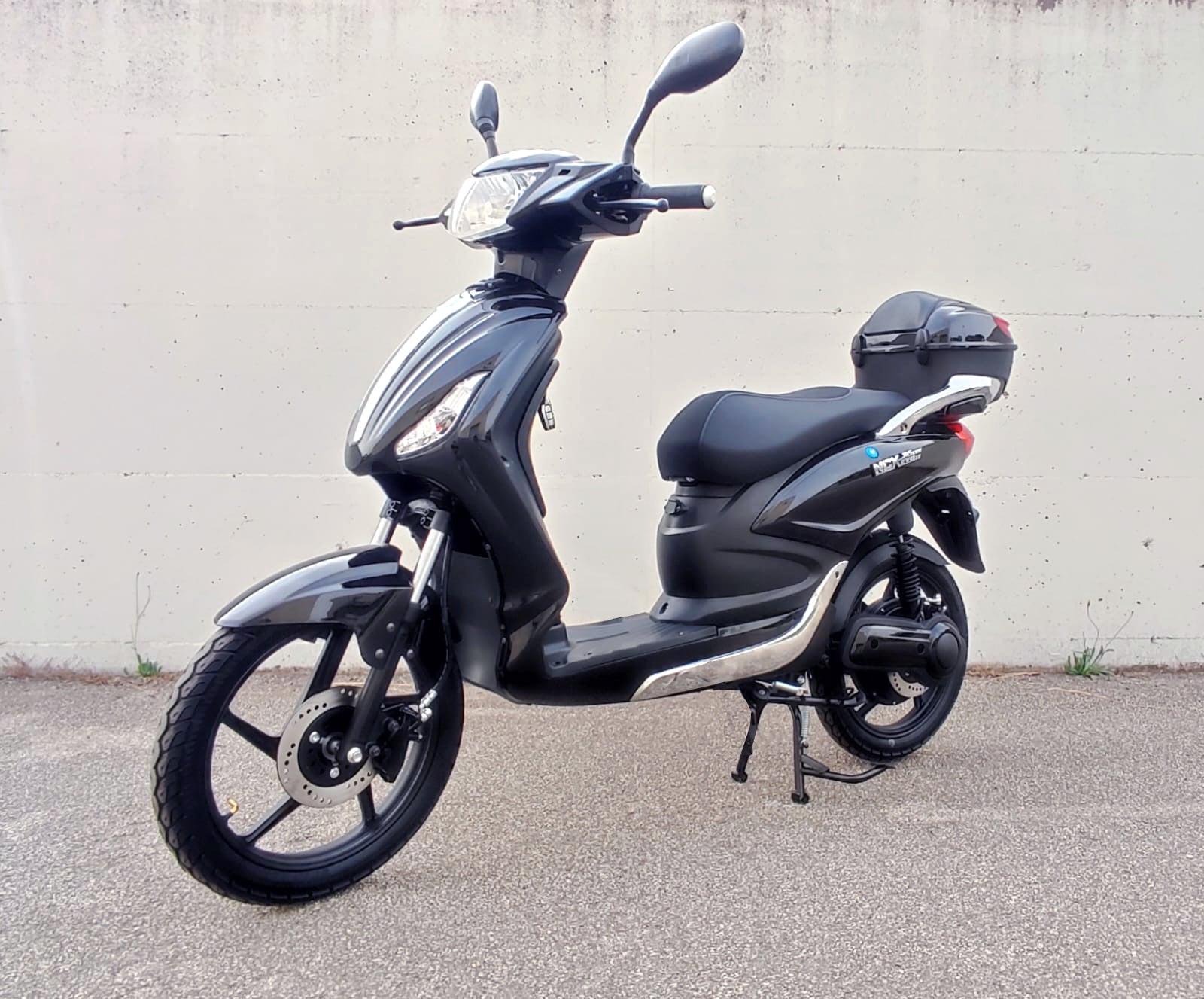 Scooter Elettrico X-TECH 1250W 48V 20AH - TARGABILE