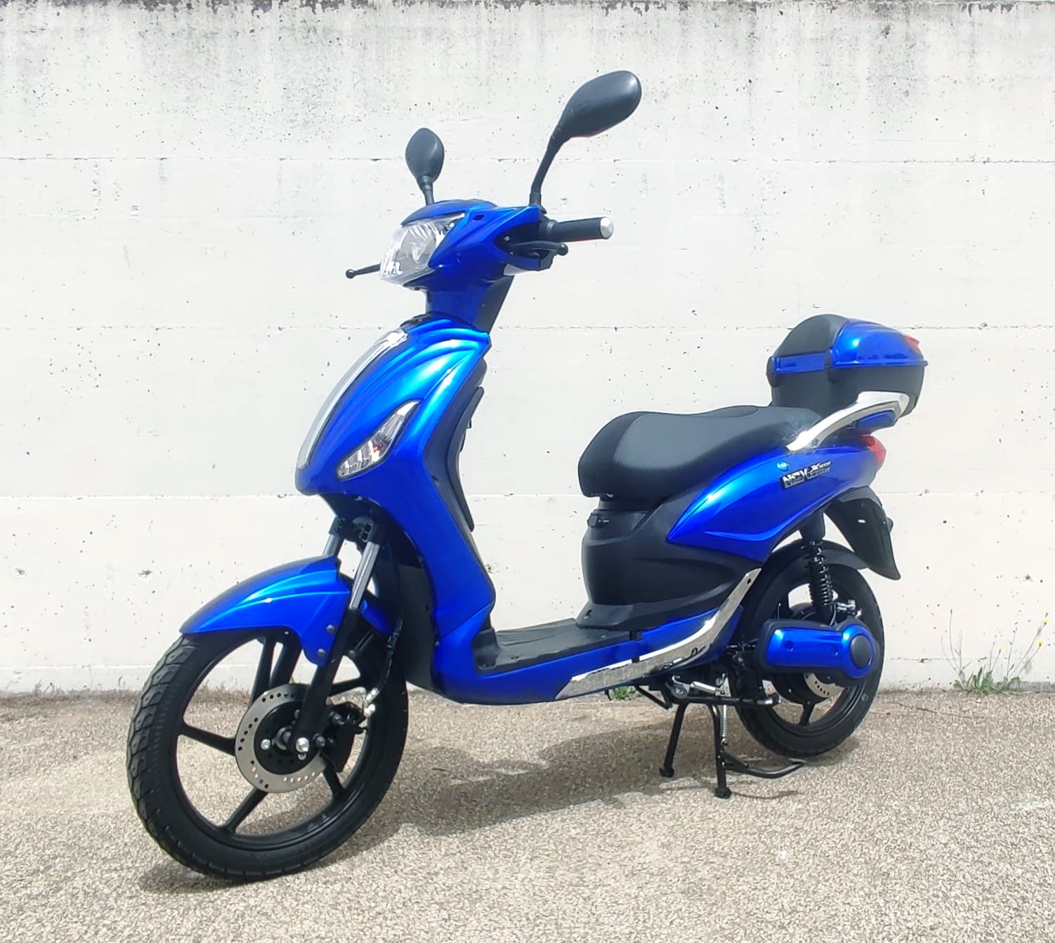 Scooter Elettrico X-TECH 1250W 48V 20AH - TARGABILE